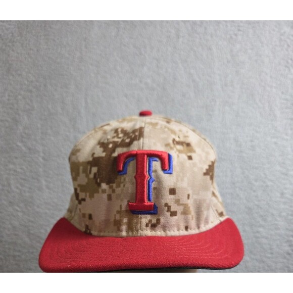 Texas Rangers Hat Cap Fitted Mens 7 Desert Camo Red MLB Baseball New Era 59FIFTY - Picture 1 of 5